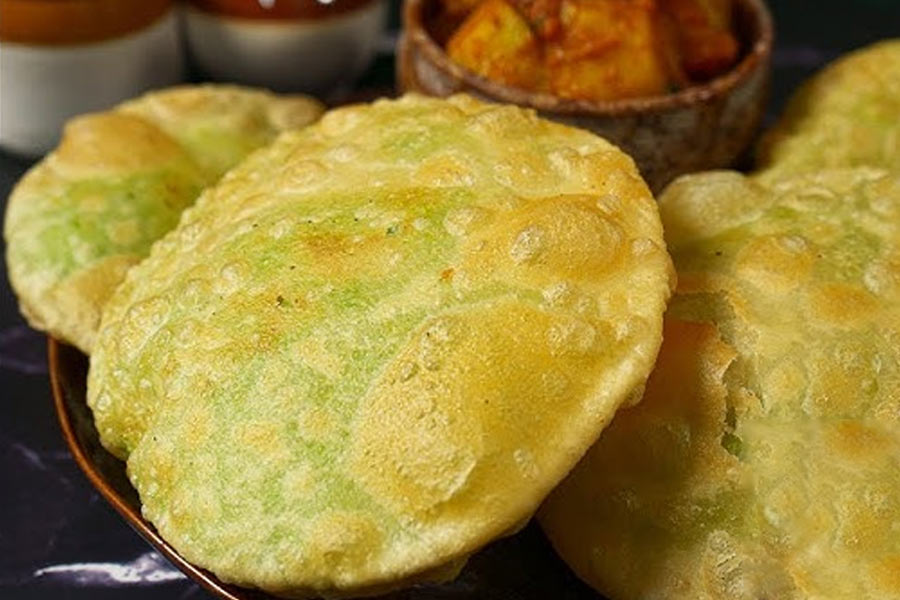 Koraisutir Kochuri (1 pc.)